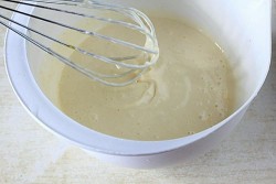 Оладьи с сосисками и зелёным луком