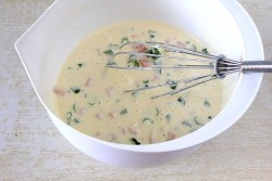 Оладьи с сосисками и зелёным луком