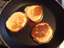 Оладьи с яблоками и бананами на кефире