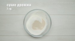 Сладкие оладьи на молоке и сухих дрожжах