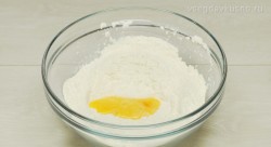 Сладкие оладьи на молоке и сухих дрожжах