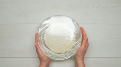 Сладкие оладьи на молоке и сухих дрожжах