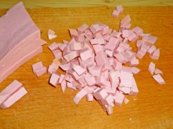 название картинки Оливье классический с солеными огурцами салат