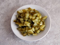 Оливье с говядиной салат