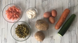 Салат Оливье с креветками - шаг 1