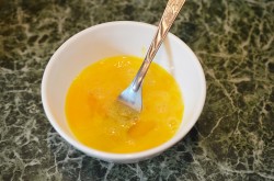 название картинки Омлет из яиц и молока простой на сковороде