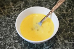 название картинки Омлет из яиц и молока простой на сковороде