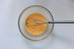 Омлет классический с молоком на сковороде