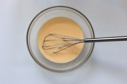 Омлет классический с молоком на сковороде