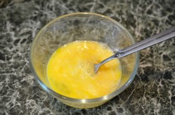 Омлет на пару в мультиварке - шаг 3