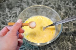 Омлет на пару в мультиварке - шаг 5