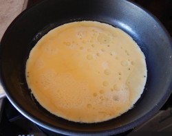 название картинки Омлет на воде на сковороде