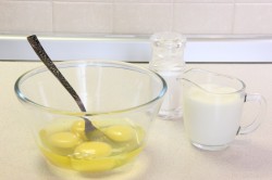 Омлет в духовке пышный как в детском саду - шаг 2 Омлет в духовке пышный как в детском саду - шаг 2