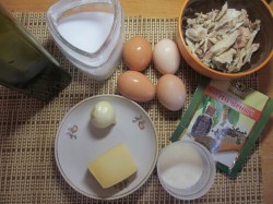 Омлет с курицей и сыром на сковороде - шаг 1