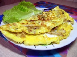 Омлет с курицей и сыром на сковороде - шаг 12