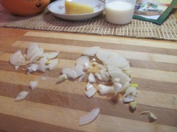 Омлет с курицей и сыром на сковороде - шаг 2