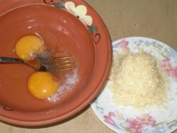 название картинки Омлет с овощами и сыром на сковороде