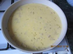 Омлет с рыбой тунцом