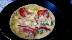 Омлет в лаваше на сковороде