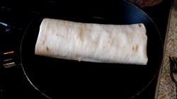 Омлет в лаваше на сковороде