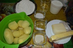 Осетинский пирог с картошкой и сулугуни