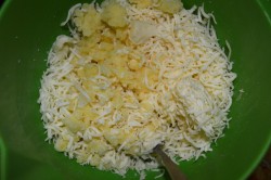 Осетинский пирог с картошкой и сулугуни