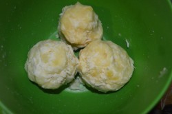 Осетинский пирог с картошкой и сулугуни