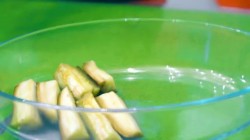 Острая закуска из маринованных баклажанов с сыром