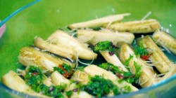 Острая закуска из маринованных баклажанов с сыром