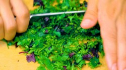 Острая закуска из маринованных баклажанов с сыром