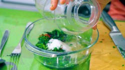 Острая закуска из маринованных баклажанов с сыром