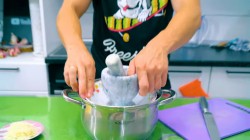 Острая закуска из маринованных баклажанов с сыром