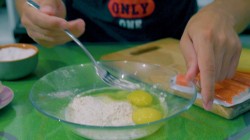 название картинки Закуска к пиву крабовые палочки обжаренные в кляре с сыром