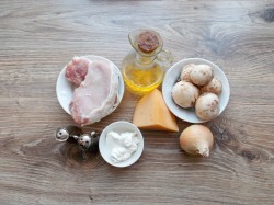 название картинки Отбивная с грибами и сыром из свинины в духовке