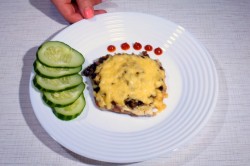 название картинки Отбивная свиная под сыром с грибами