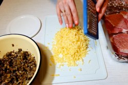 название картинки Отбивная свиная под сыром с грибами