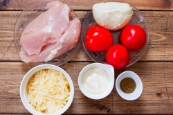 название картинки Отбивное куриное филе с помидорами и сыром