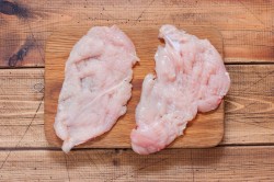 название картинки Отбивное куриное филе с помидорами и сыром