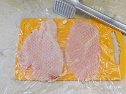 Отбивные из куриной грудки в духовке - шаг 2 Отбивные из куриной грудки в духовке - шаг 2