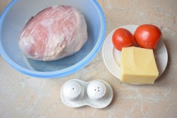 Отбивные с помидором и сыром в духовке