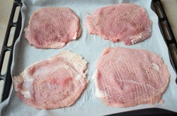 Отбивные с помидором и сыром в духовке