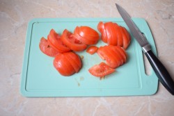 Отбивные с помидором и сыром в духовке