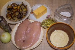 название картинки Новогодние отбивные с сыром и грибами в духовке куриные