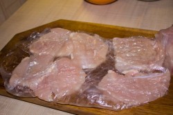 название картинки Новогодние отбивные с сыром и грибами в духовке куриные