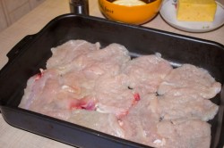 название картинки Новогодние отбивные с сыром и грибами в духовке куриные