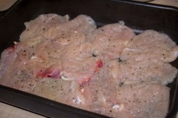 название картинки Новогодние отбивные с сыром и грибами в духовке куриные