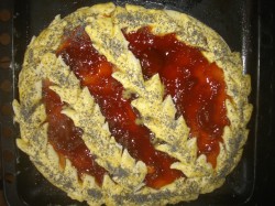 Открытый дрожжевой пирог с абрикосовым вареньем - шаг 5