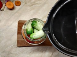 Огурцы с помидорами на зиму маринованные. Овощное ассорти