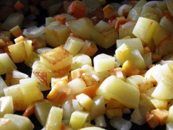 Овощное рагу: кабачки, баклажаны, картофель