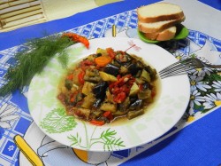 Овощное рагу с баклажанами в мультиварке